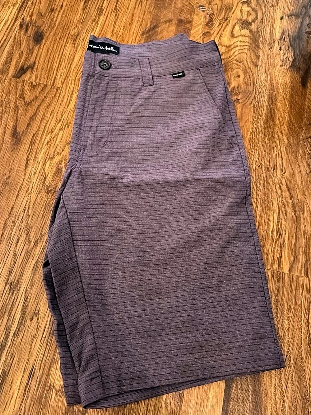 TravisMathew Course Woven Purple Shorts Waist 30 Like New